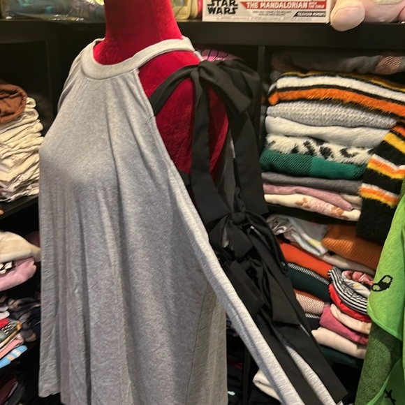 Open arm Bow tie sleeve shirt. Xl - Picture 7 of 8